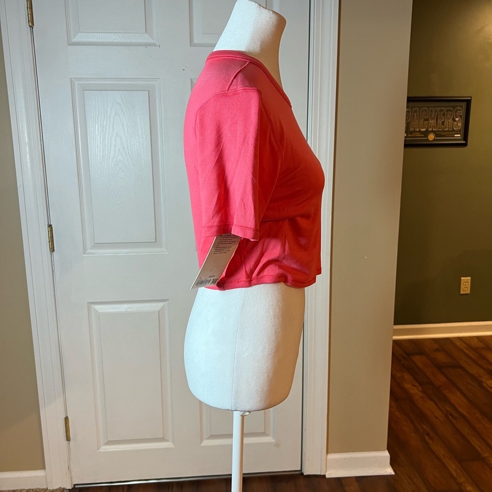 Lululemon Hold Tight Straight Hem Cropped T Shirt Glazed Pink NWT - Picture 3 of 5